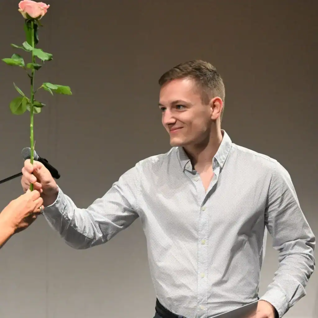 Simon Niklaus auf der Bühne